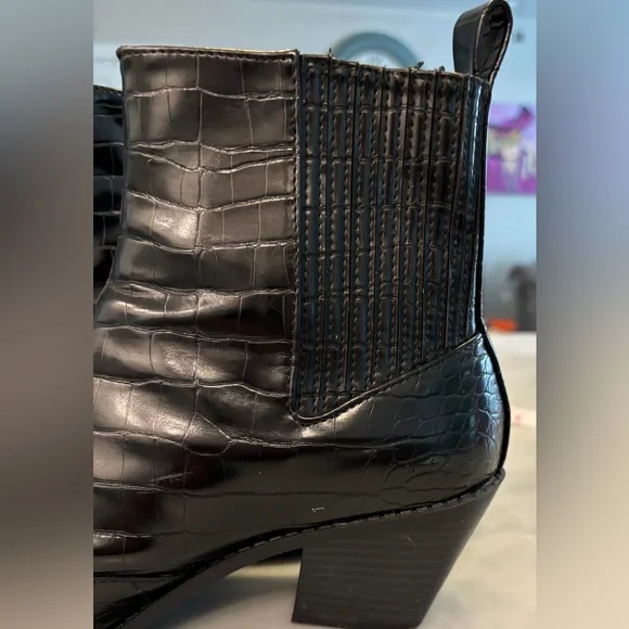 EUC Zara Black Faux Croc Embossed Square-Toed Ankle Boots Size 40/9 - Picture 5 of 8